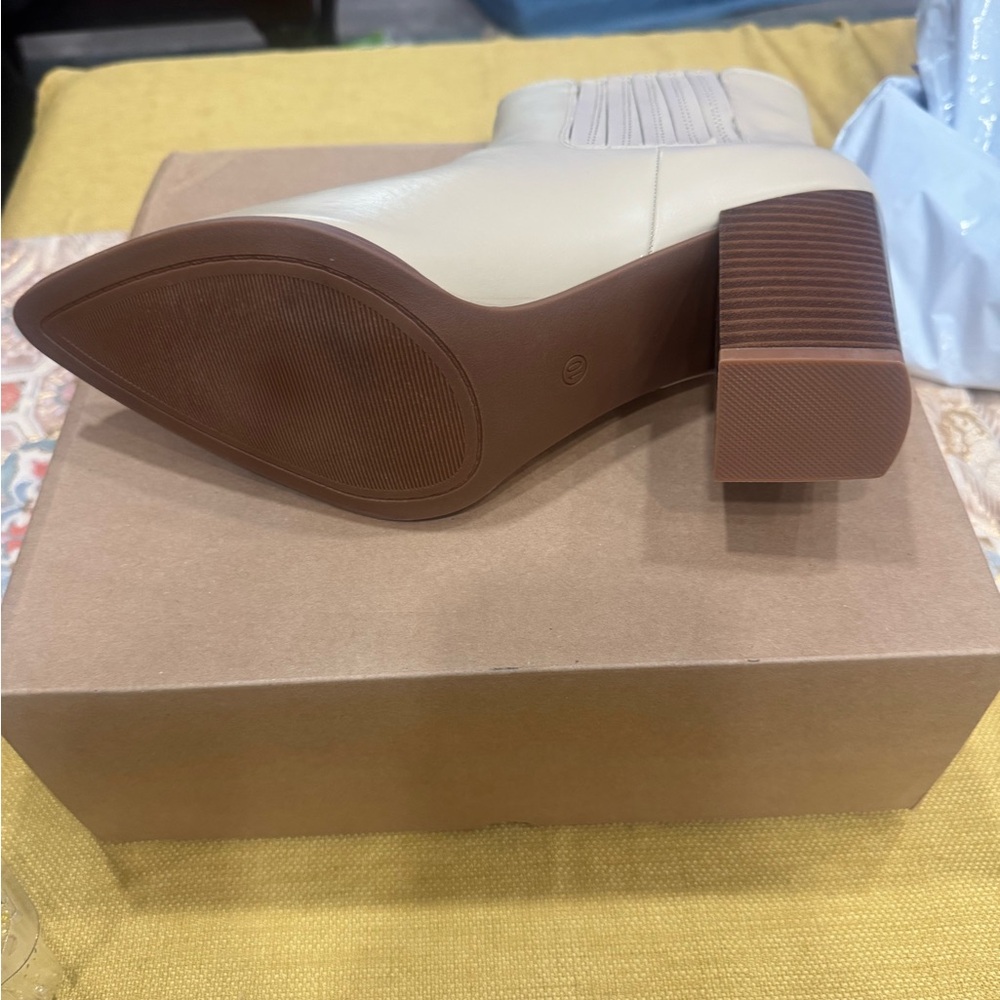 Women's Karley Western Ankle Booties size 10 in taupe newin box with dust bag - Picture 2 of 3